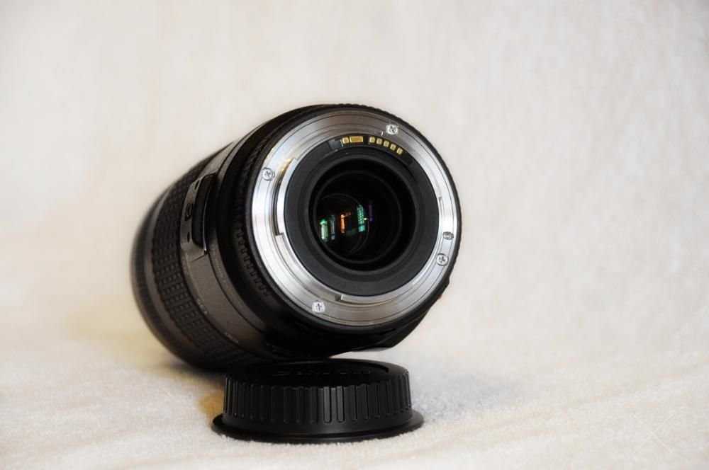 Canon EF 70-300mm f/4-5.6 IS USM телеобьектив