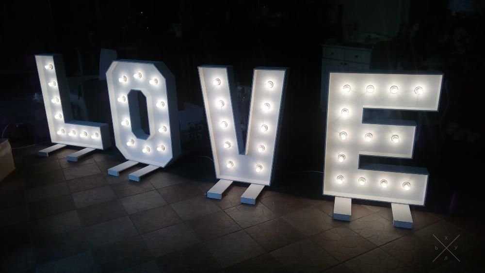Объемные буквы LOVE для свадьбы