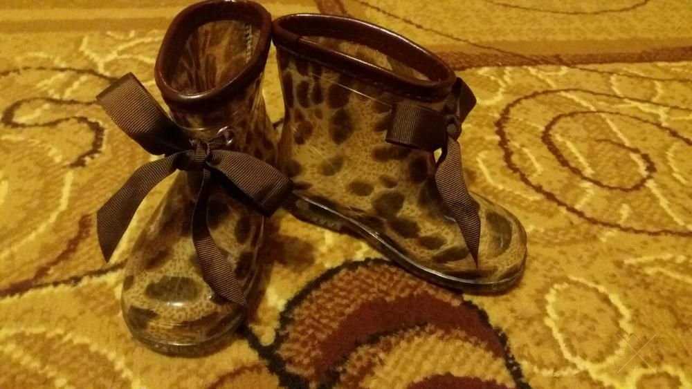 Очень стильние и красивые резиновые сапоги