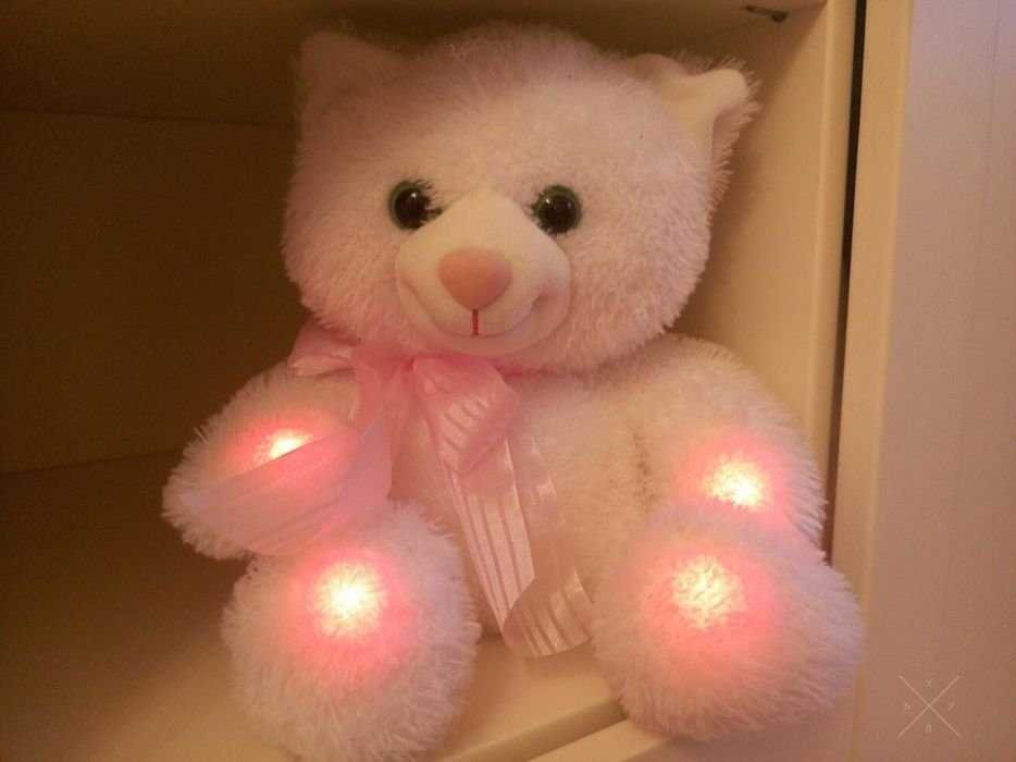 Продам музыкальную игрушку.Медведь белый.