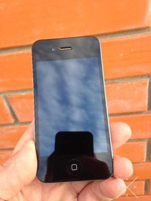 Продам оригинальный Apple iphone 4 16 Gb