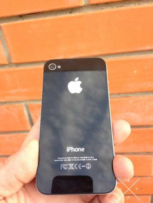 Продам оригинальный Apple iphone 4 16 Gb