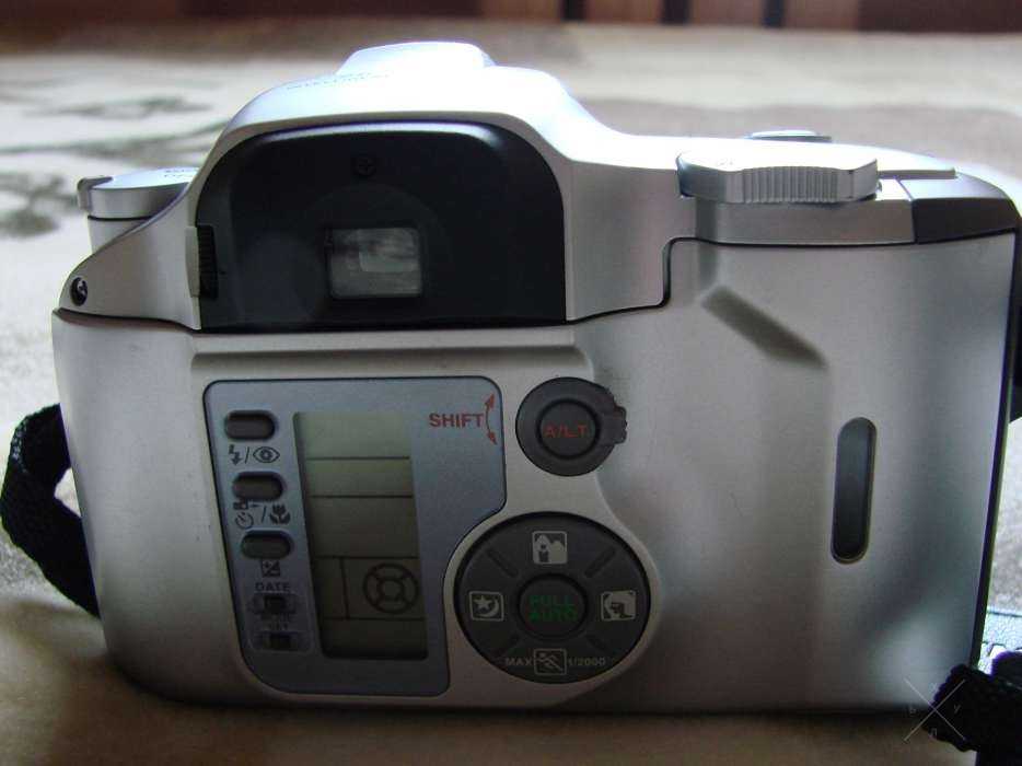 Зеркальный плёночный фотоаппарат OLIMPUS IS - 500 + сумка OLIMPUS