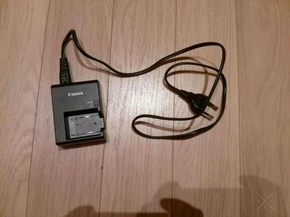 Продам зеркальный фотоаппарат Canon EOS 1100D KIT
