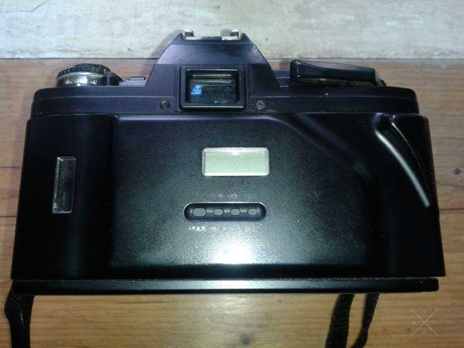 Фотоаппарат зеркальный, аналоговый.