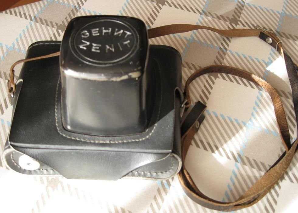 Продам Зеркальный Фотоаппарат Зенит-TTL с фотоэкспонометром.