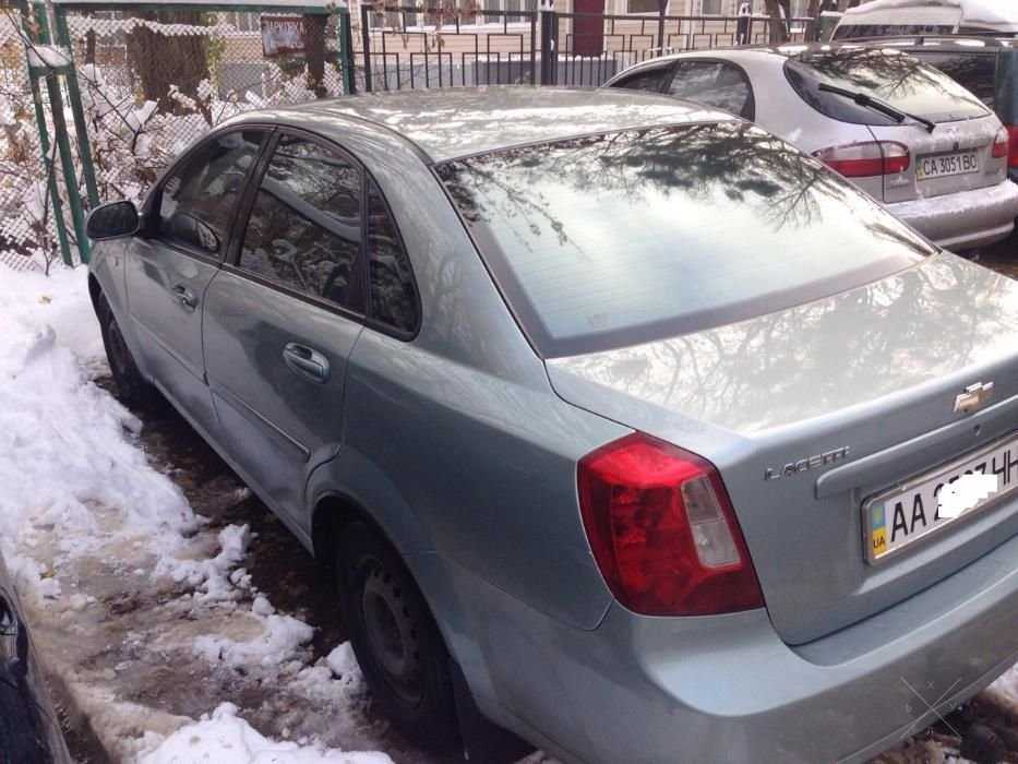 Продаю машину Chevrolet Lacetti 1.6 бензин МКПП 2005г/в