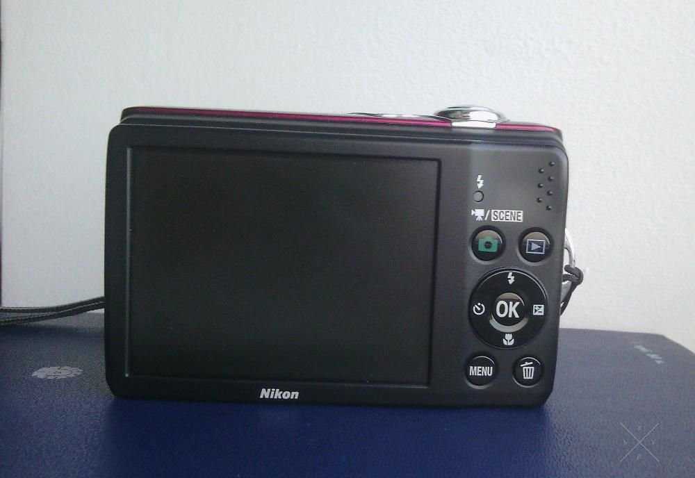 Цифровой фотоаппарат Nikon coolpix L 24 + карта памяти на 8 Гб