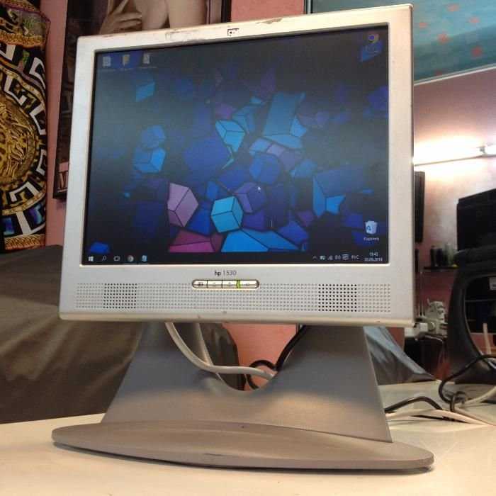Продаю монитор HP 1530 15" в хорошем рабочем состоянии!