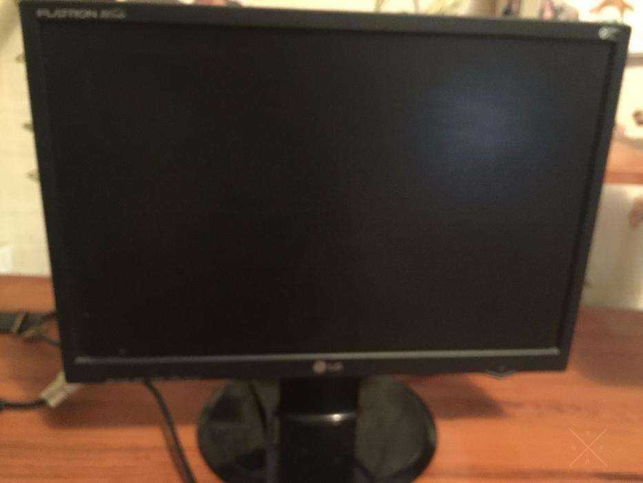 Продам б/у монитор 19" LG Electronics L196WTQ-BF Черный