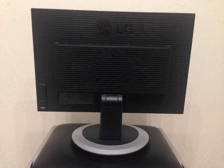 Монитор LG FLATRON L194WS 19"