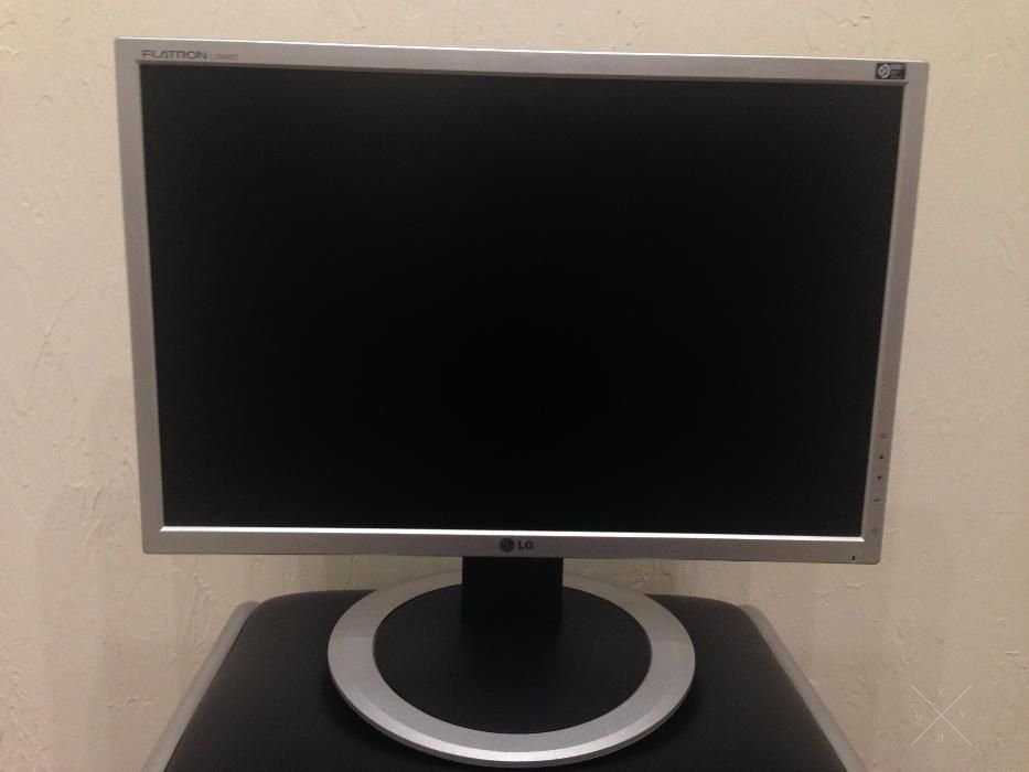 Монитор LG FLATRON L194WS 19"