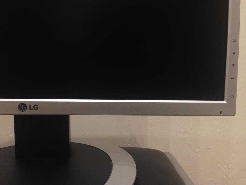 Монитор LG FLATRON L194WS 19"