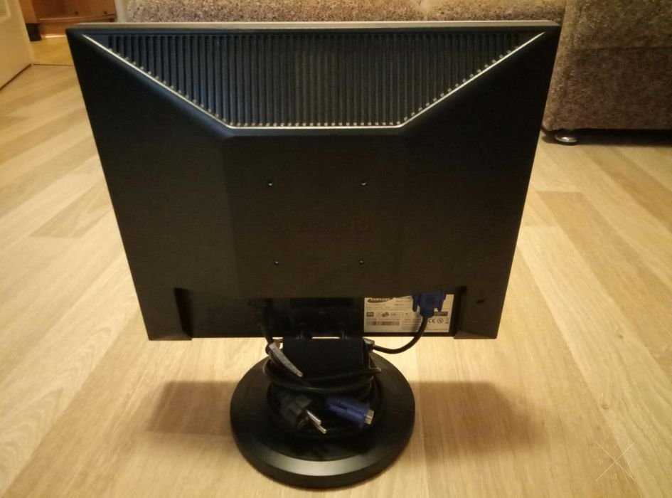 Монитор Samsung 723N