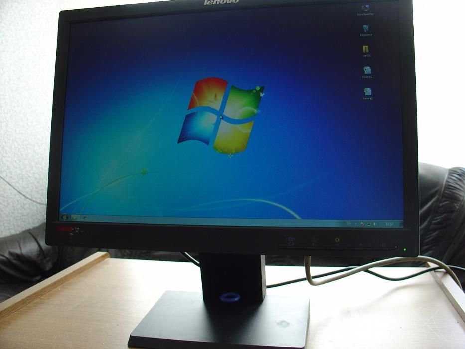 Монитор мониторы 19" 16х9 Lenovo ThinkVision L1951pwD широкий