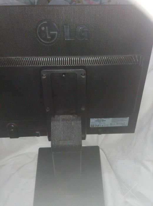 Монитор LG L1752HQ