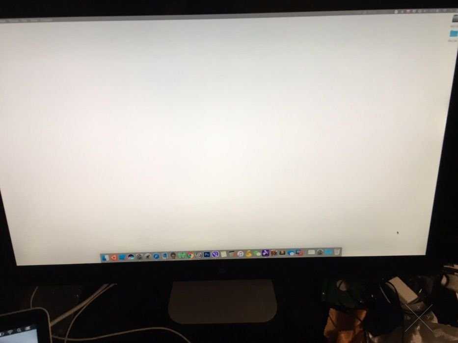 Apple 27" Thunderbolt LED Cinema Display (MC914)