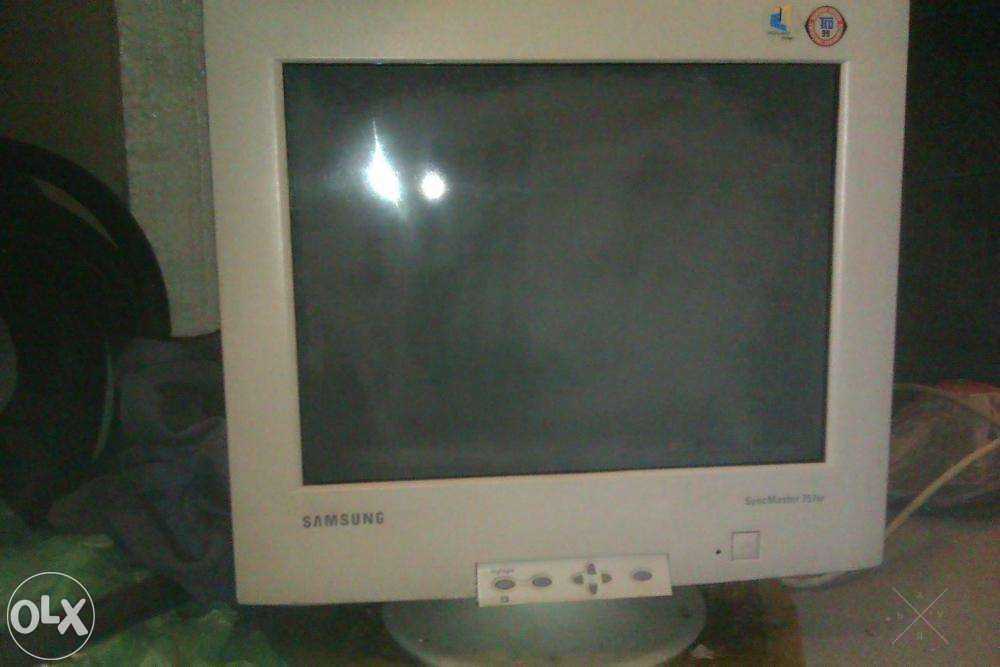 Монитор Samsung SynMaster 757NF