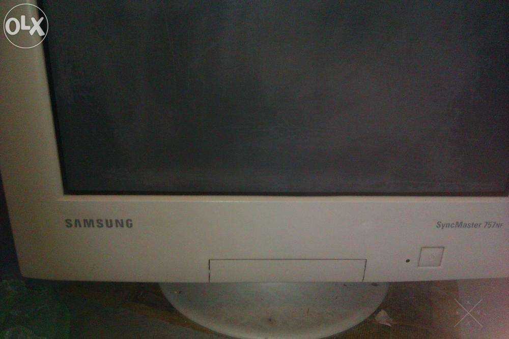 Монитор Samsung SynMaster 757NF