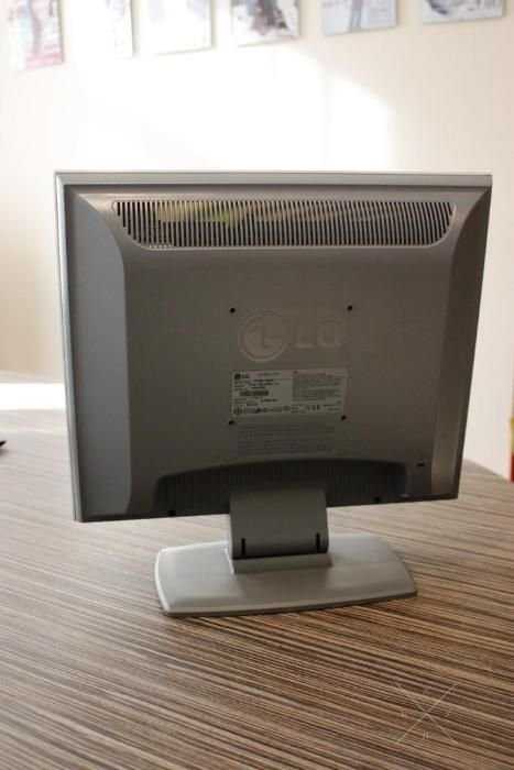монитор LG FLATRON L1715S 17" в идеальном состоянии