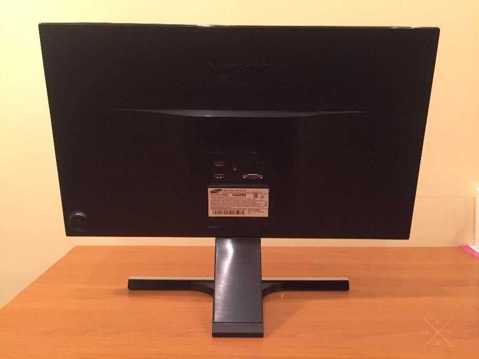 Продам монитор Samsung 24" (S24D590PL)