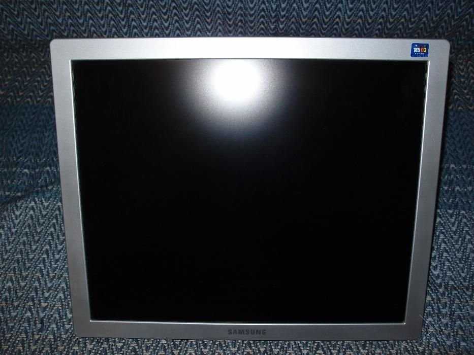 Продам монитор Samsung SyncMaster 970P 19-дюймов Поломанная ножка