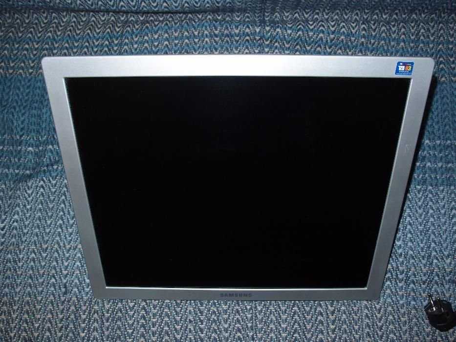 Продам монитор Samsung SyncMaster 970P 19-дюймов Поломанная ножка
