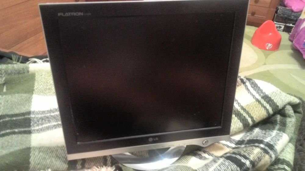 Монитор LG flatron L1720P