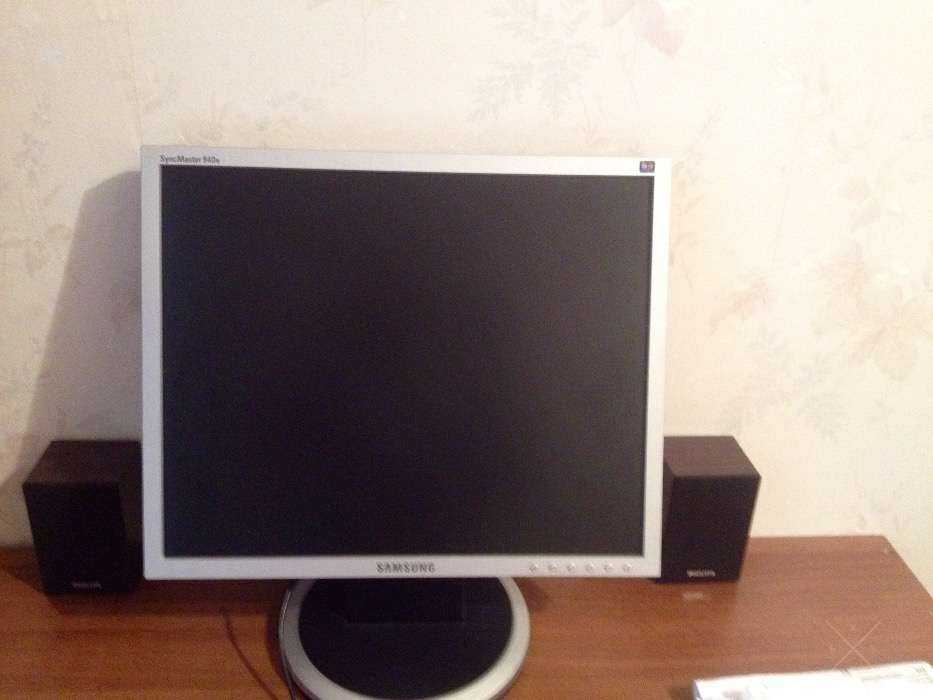 Продаётся компьютер + клавиатура и колонки для работы и игры .
