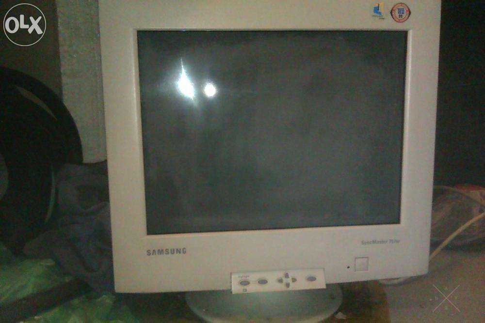 Монитор Samsung SynMaster 757NF