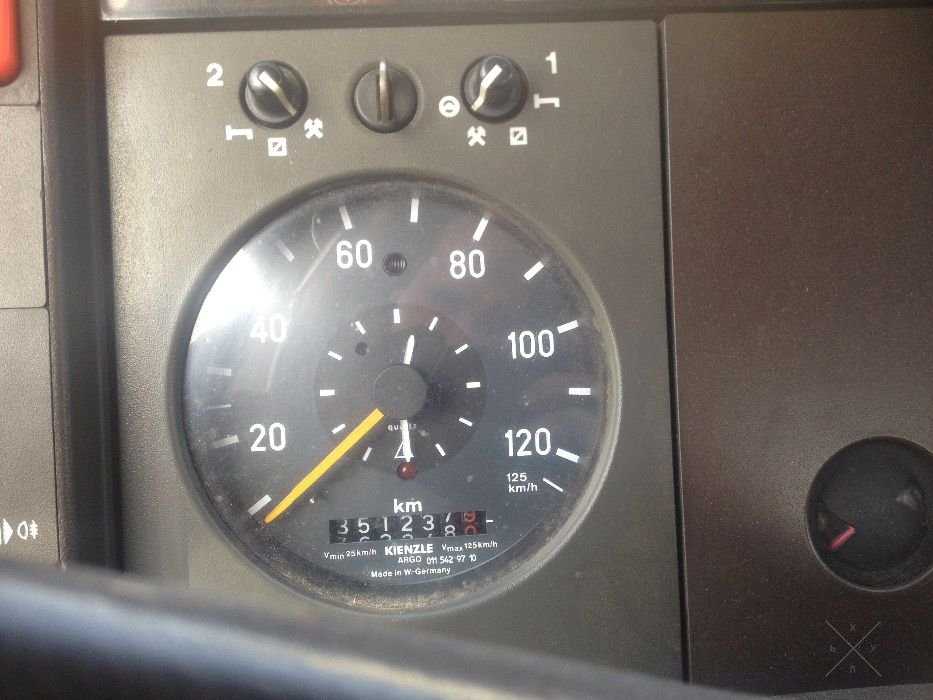 Евакуатор Mercedes Benz 811