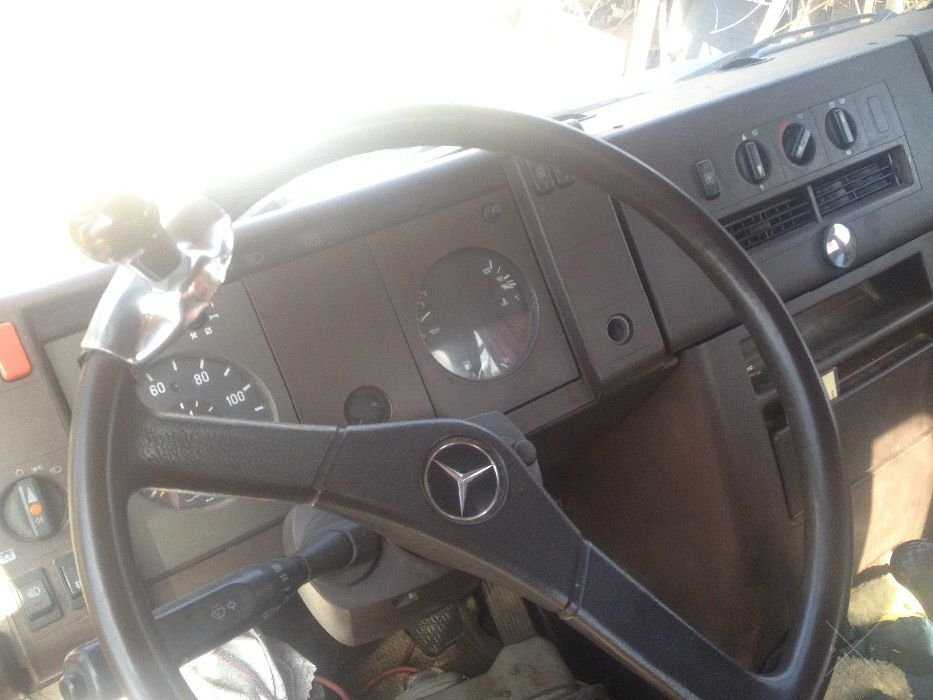 Евакуатор Mercedes Benz 811
