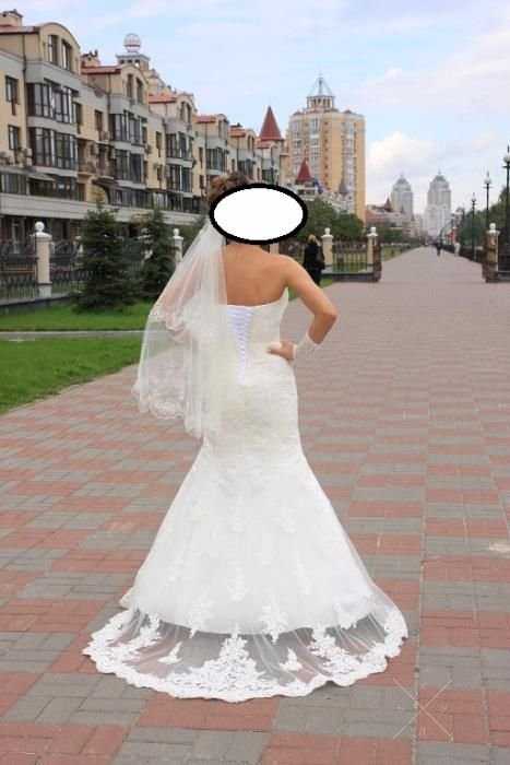 Свадебное платье цвета айвори.