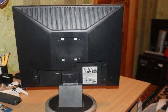 Монитор Samsung SyncMaster 940N - 19"