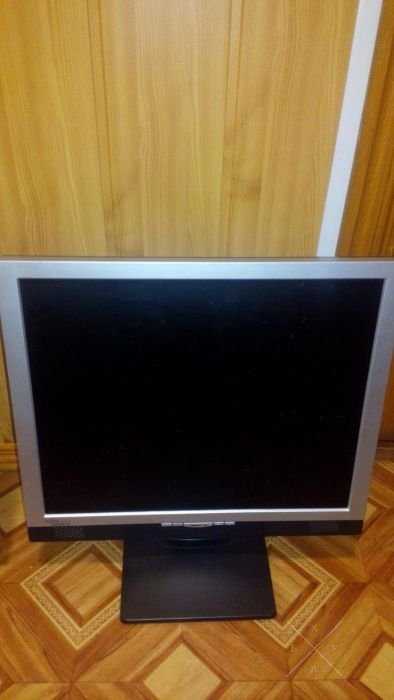 Три монитора 17" Benq 19" Fuji-Siemens 19" Proview все вместе 3шт