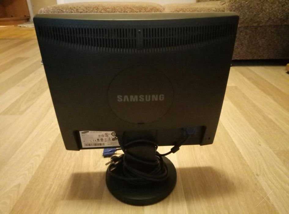 Монитор Samsung 743N