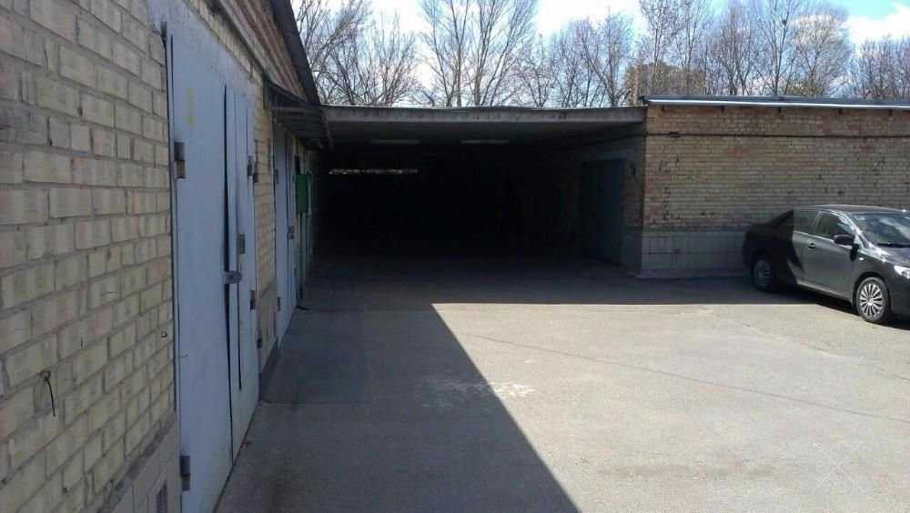 Продаю ГАРАЖ - проспект Комарова,1 (Територия НАУ, Корт 1)