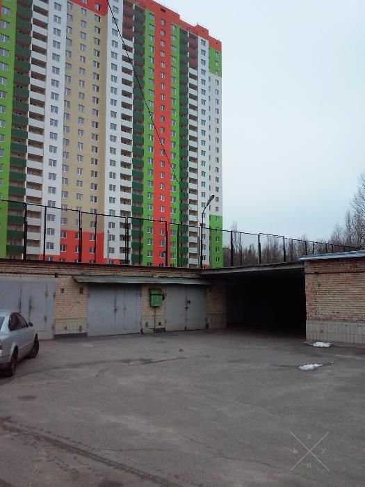 Продаю ГАРАЖ - проспект Комарова,1 (Територия НАУ, Корт 1)