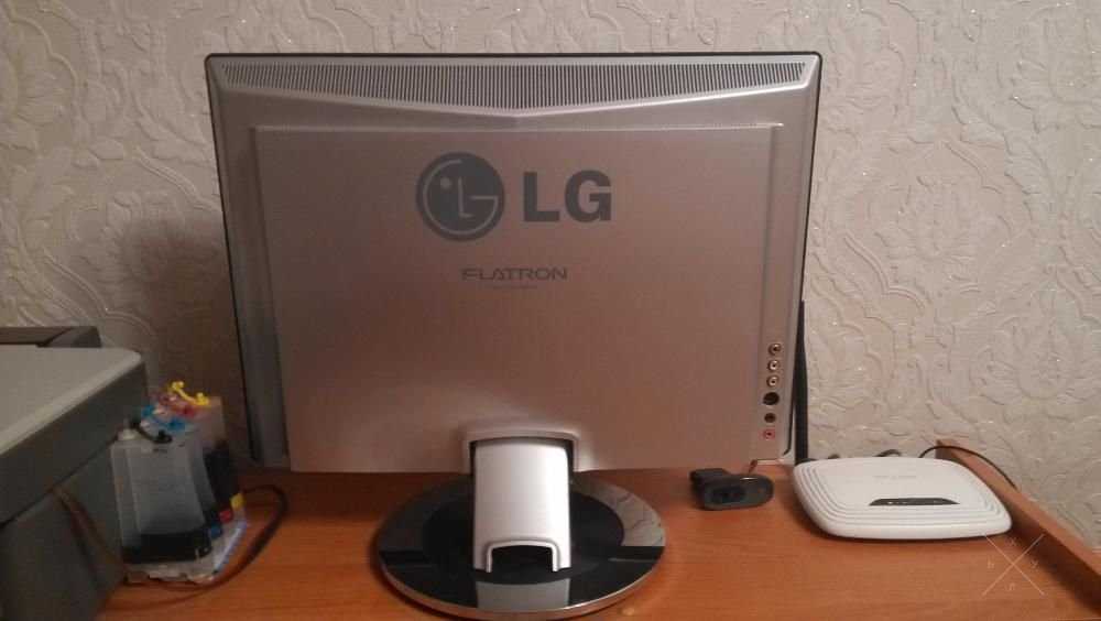 Продам отличный монитор с ТВ тюнером LG L173ST Flatron