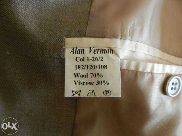 Бежевый костюм Alan Verman
