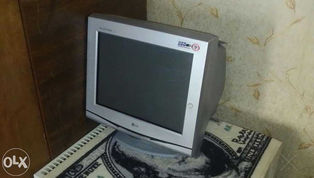 Монітор LG Flatron F700P . 17"