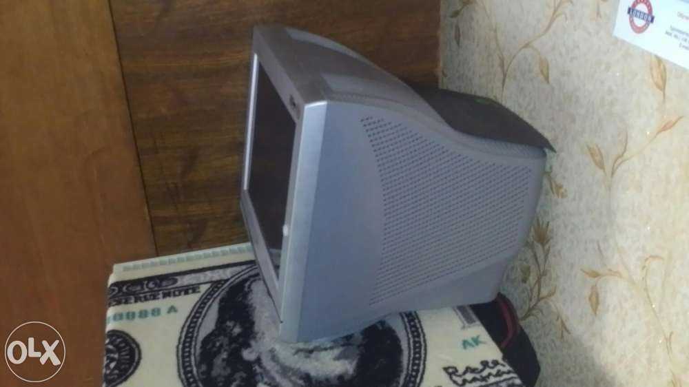 Монітор LG Flatron F700P . 17"