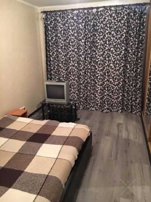 БЕЗ ХОЗЯЕВ сдам комнату, метро Героев Днепра 5 минут пешком
