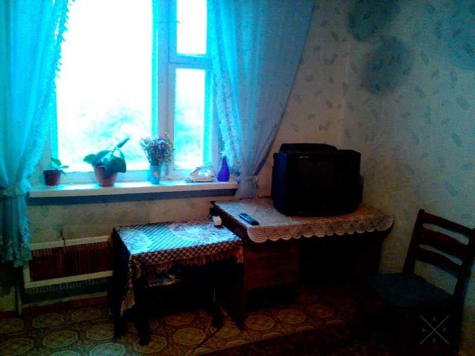 Сдам комнату для девушки в 3-х комнатной квартире 2000 грн без коммуна