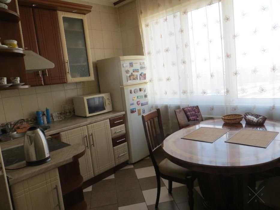 Сдам комнату девушке в 2-комн.на Борщаговке, без хозяйки и без комисси