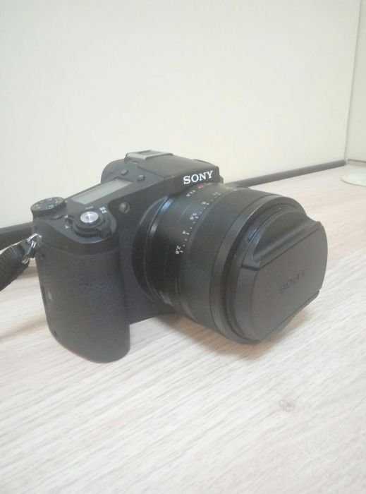 Продам фотоаппарат SONY RX10