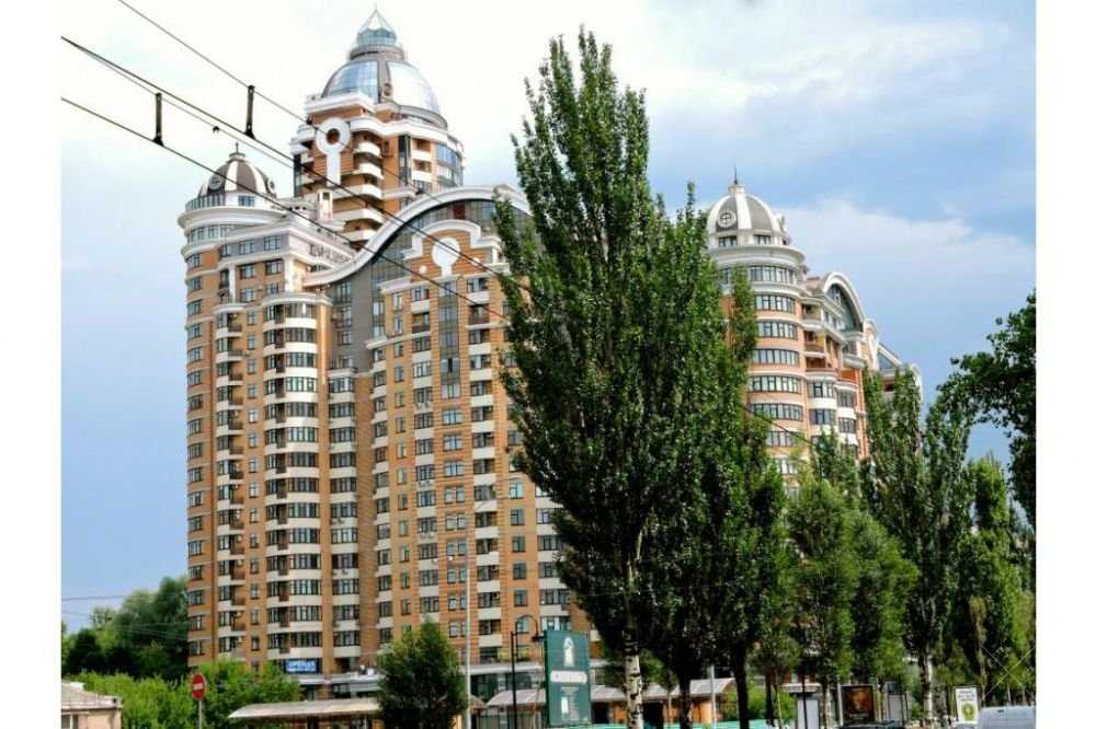 Срочно! 2 паркоместа в подземном паркинге на Булв. Л. Украинки 7 Б.
