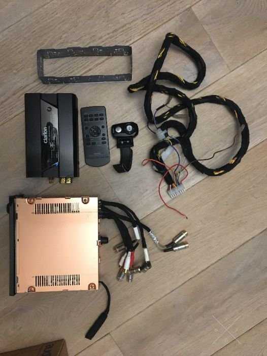 Продам профессиональную магнитолу Clarion HX-D2