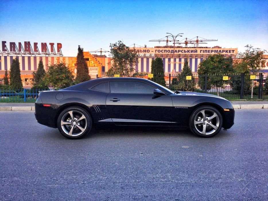 Продам Chevrolet Camaro, практически новый!