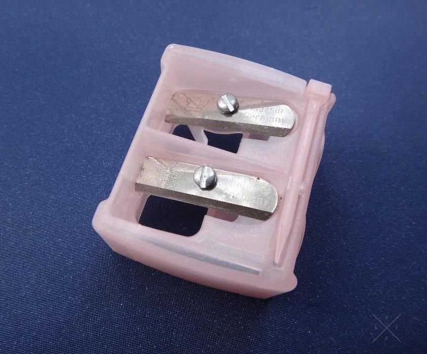 Точилка для косметических карандашей MARY KAY Pink DUAL Sharpener